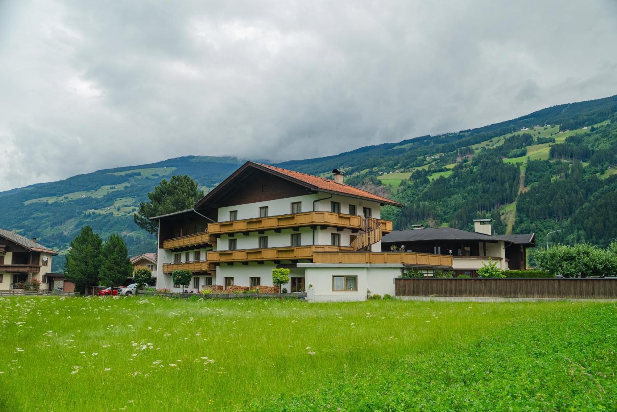 Zell Views Apartments Zell am Ziller Zewnętrze zdjęcie